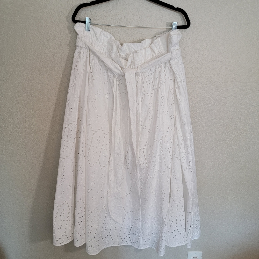H & M 🍁Plus Size White Eyelet Skirt (NWT)